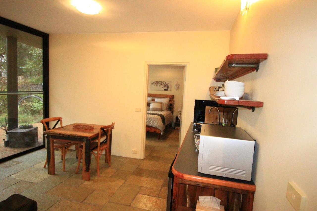 Appartamento Down To Earth Farm Retreat Sarsfield Esterno foto