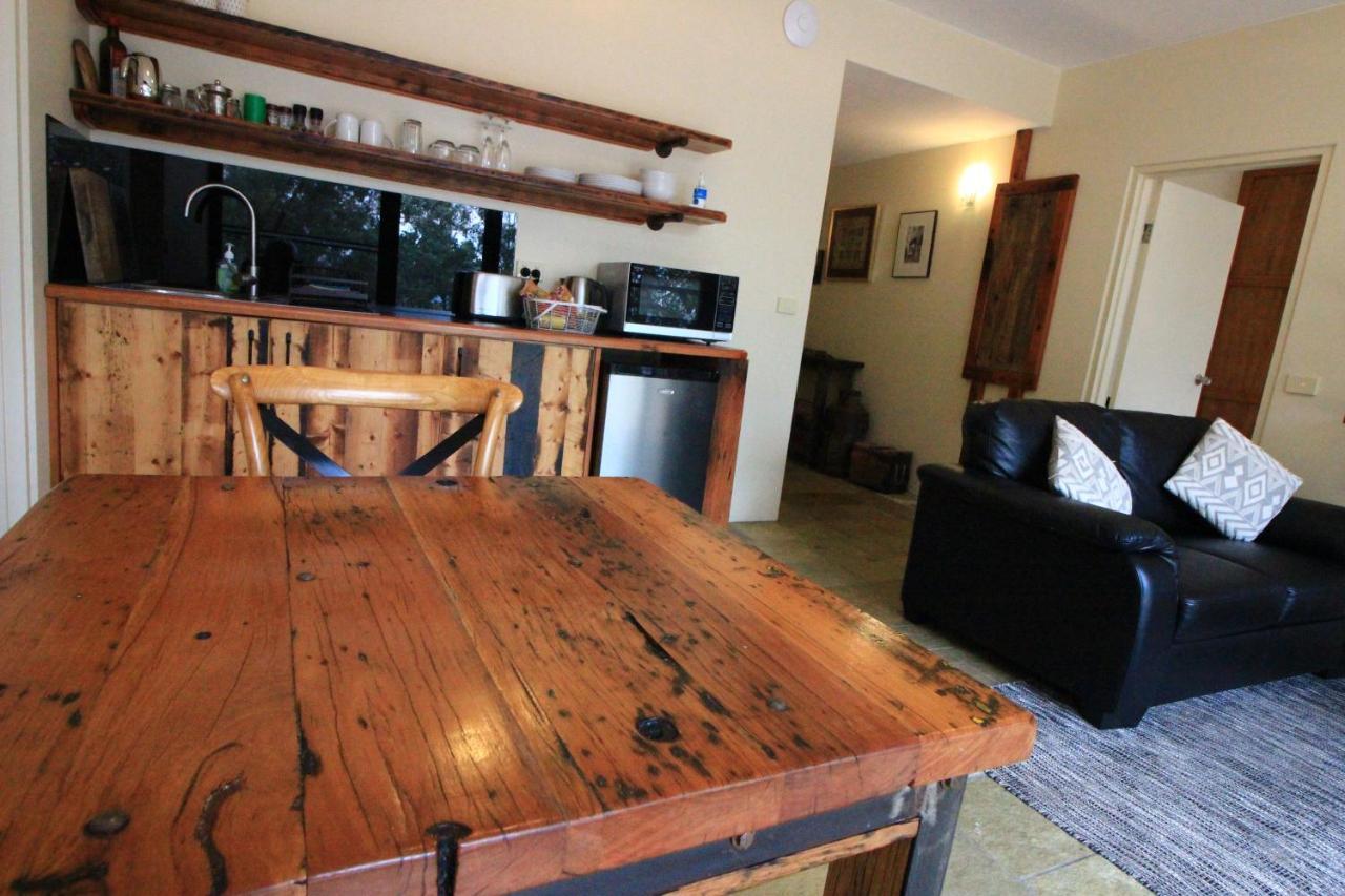 Appartamento Down To Earth Farm Retreat Sarsfield Esterno foto