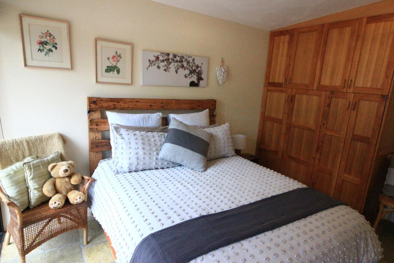 Appartamento Down To Earth Farm Retreat Sarsfield Esterno foto
