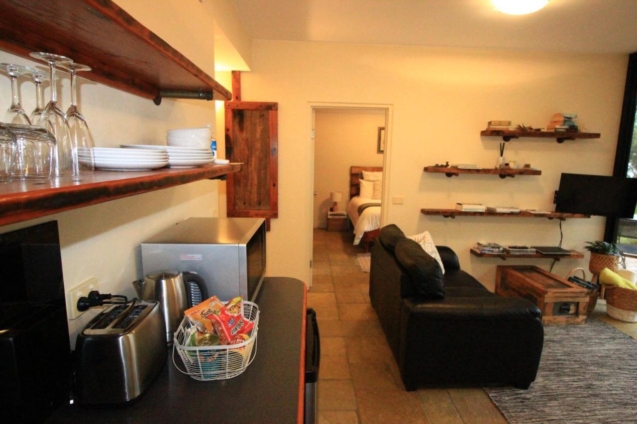 Appartamento Down To Earth Farm Retreat Sarsfield Esterno foto