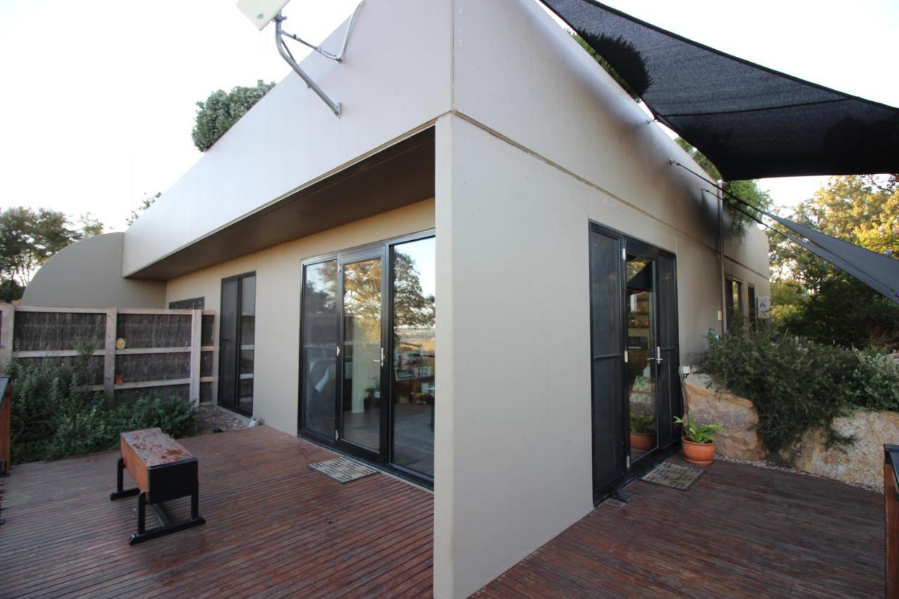 Appartamento Down To Earth Farm Retreat Sarsfield Esterno foto