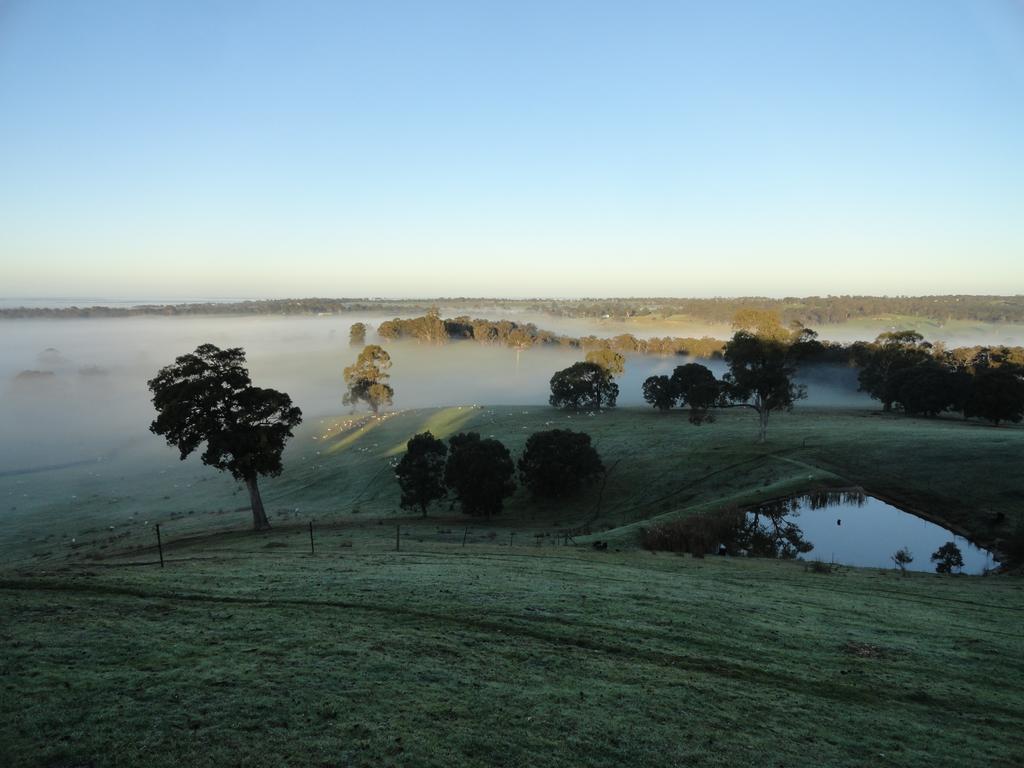 Appartamento Down To Earth Farm Retreat Sarsfield Esterno foto
